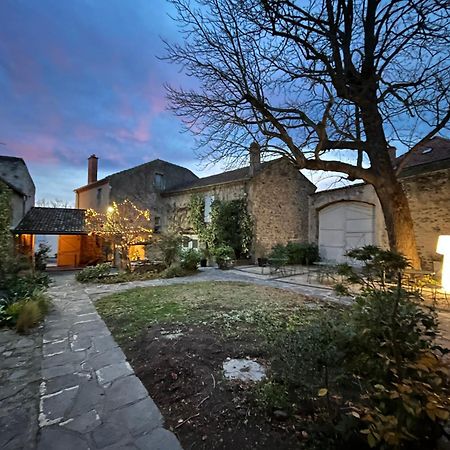 La Cour Carree Hotel Perrier Bagian luar foto