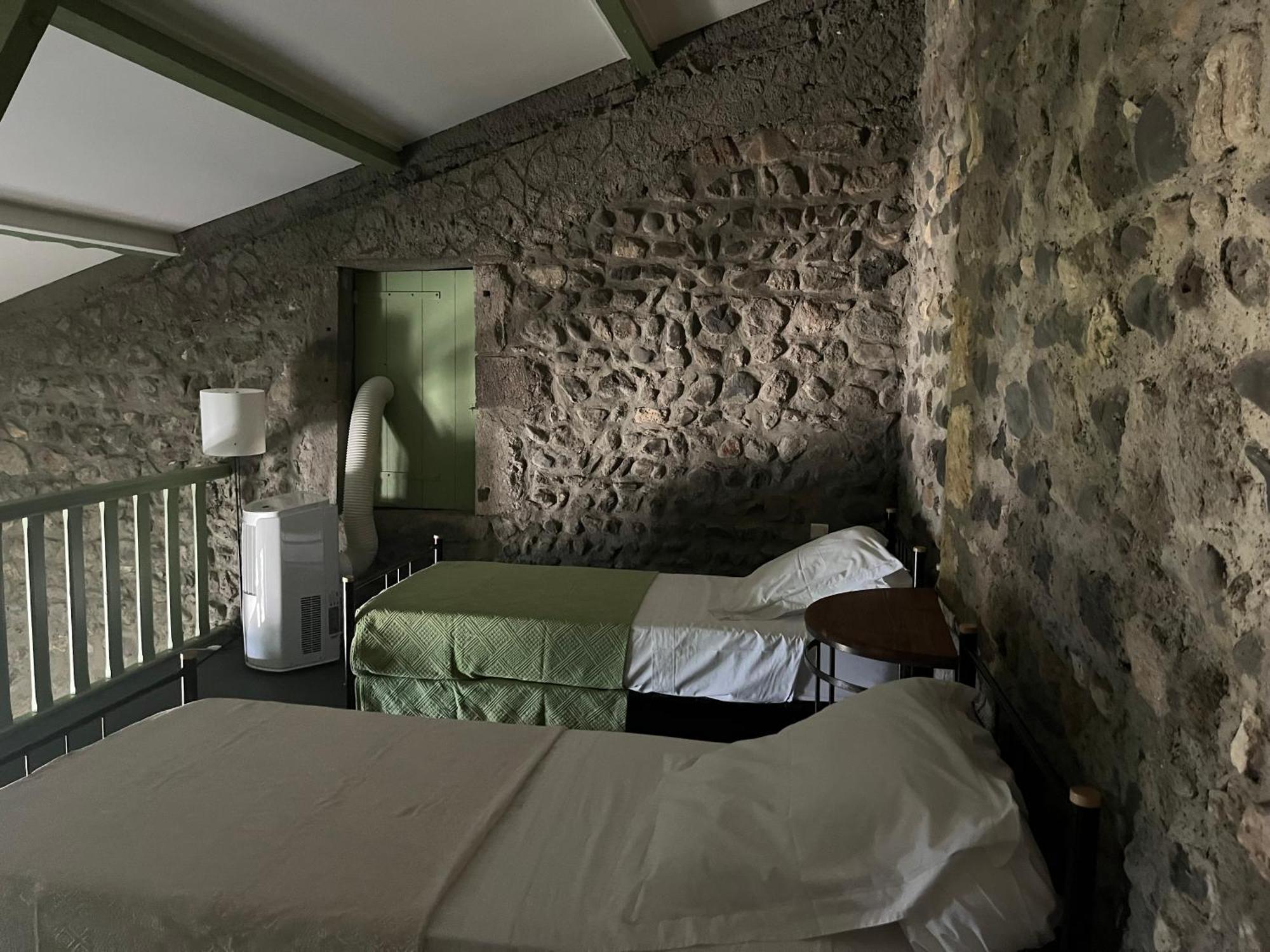 La Cour Carree Hotel Perrier Bagian luar foto