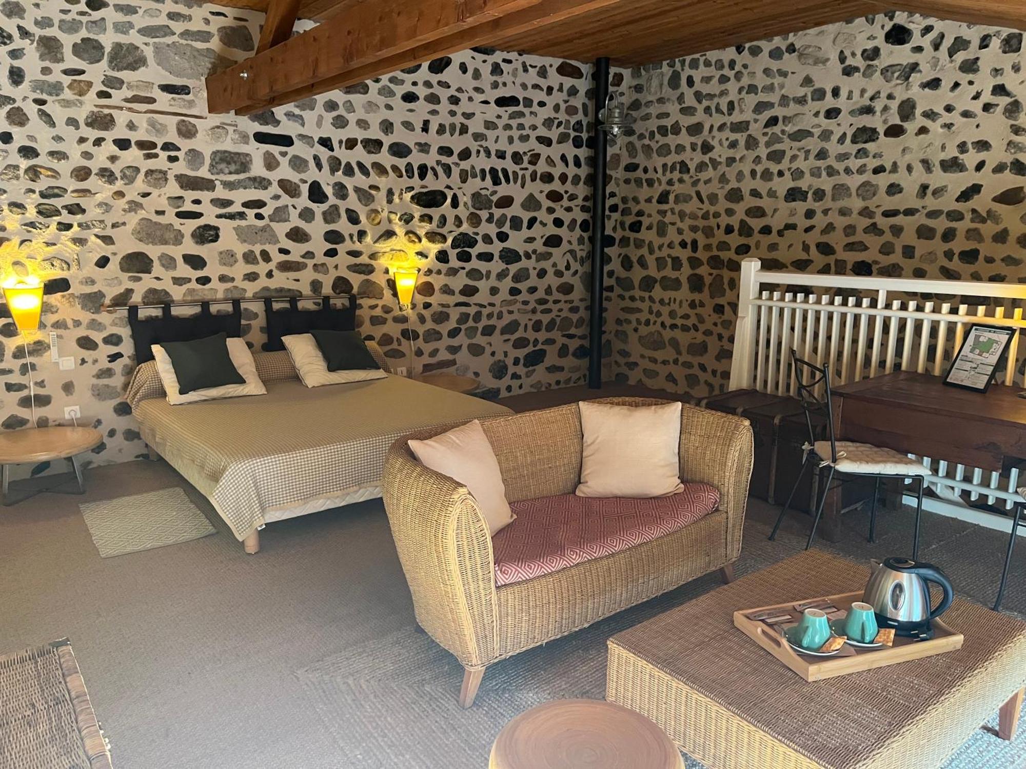 La Cour Carree Hotel Perrier Bagian luar foto