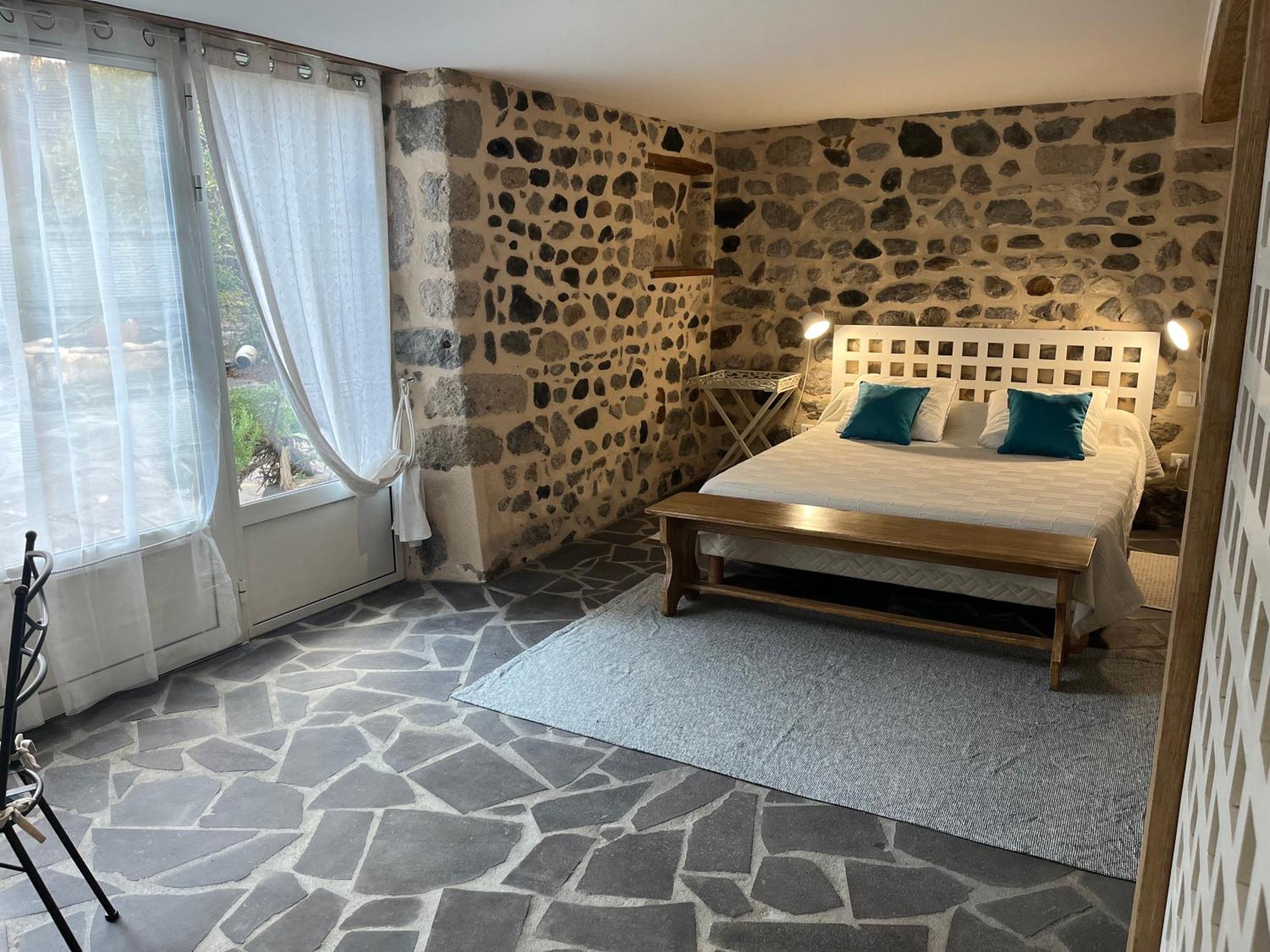 La Cour Carree Hotel Perrier Bagian luar foto