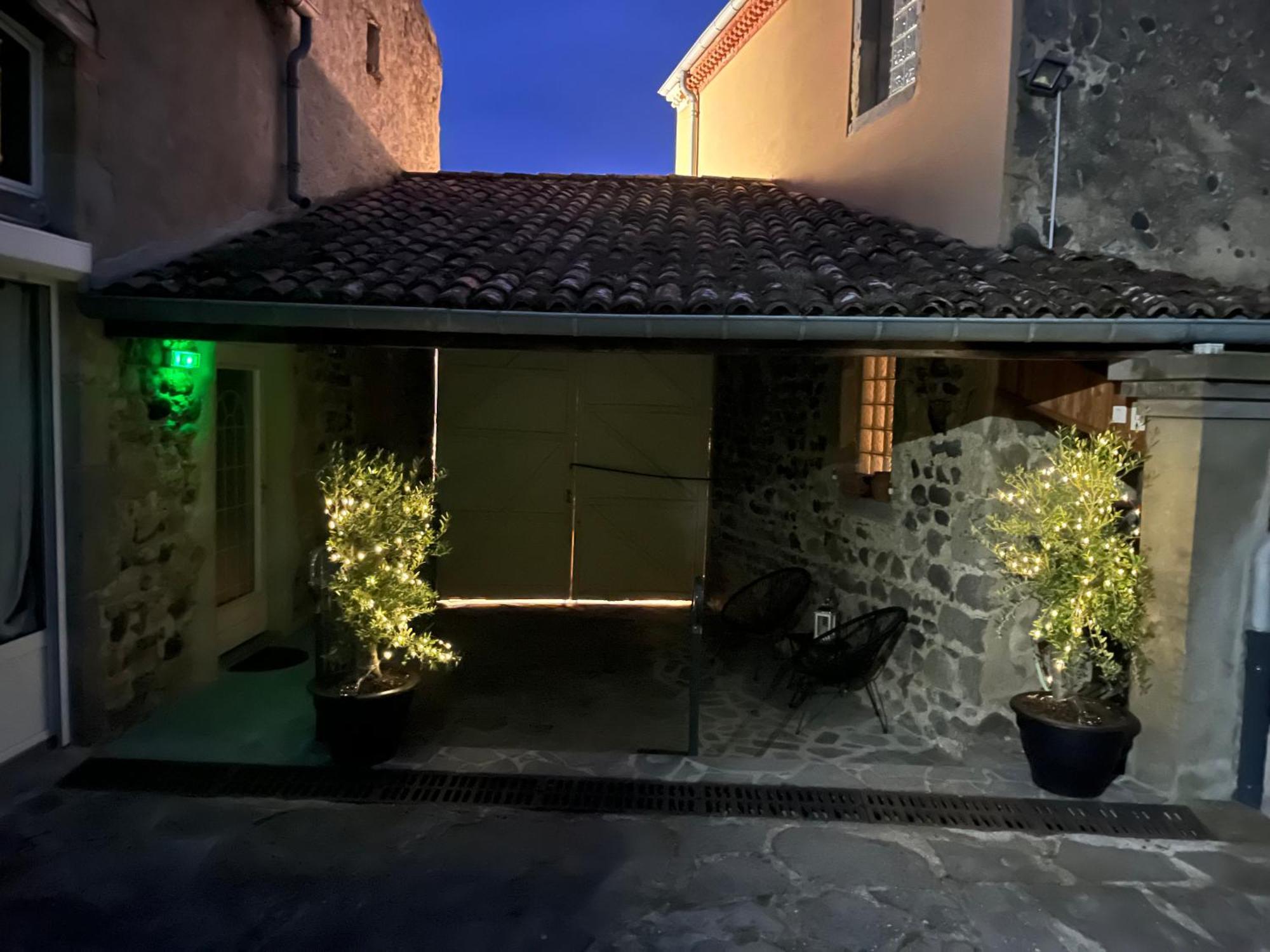 La Cour Carree Hotel Perrier Bagian luar foto