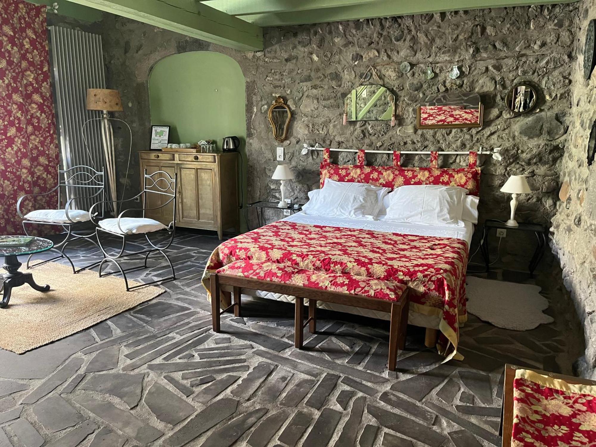 La Cour Carree Hotel Perrier Bagian luar foto