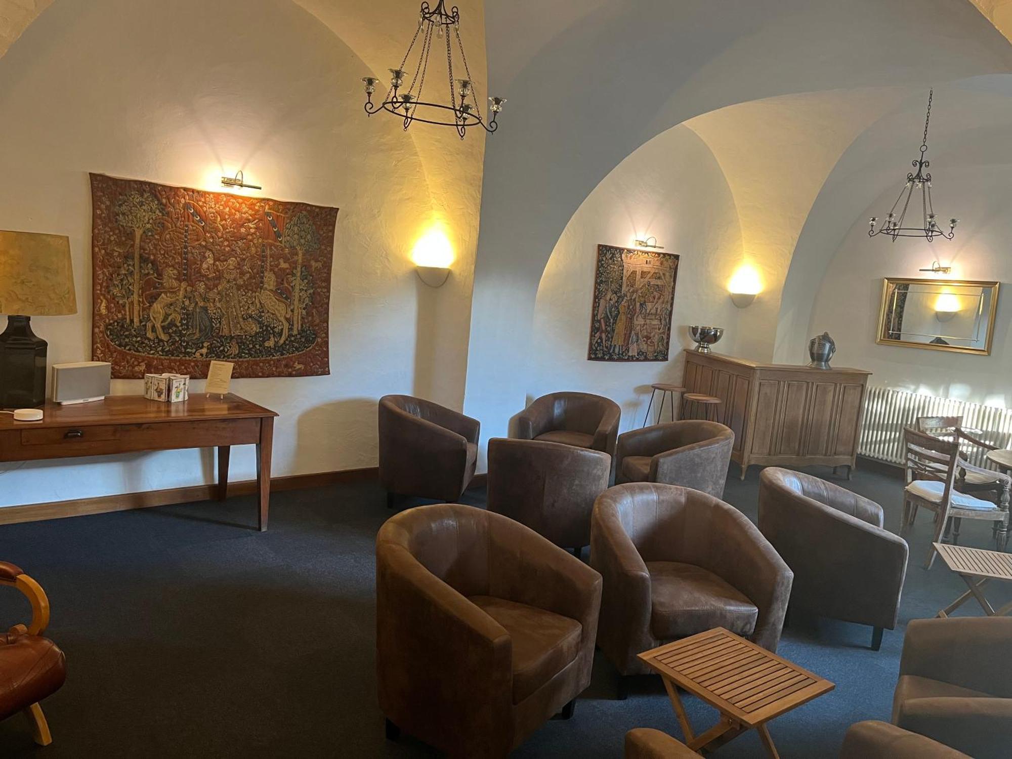 La Cour Carree Hotel Perrier Bagian luar foto
