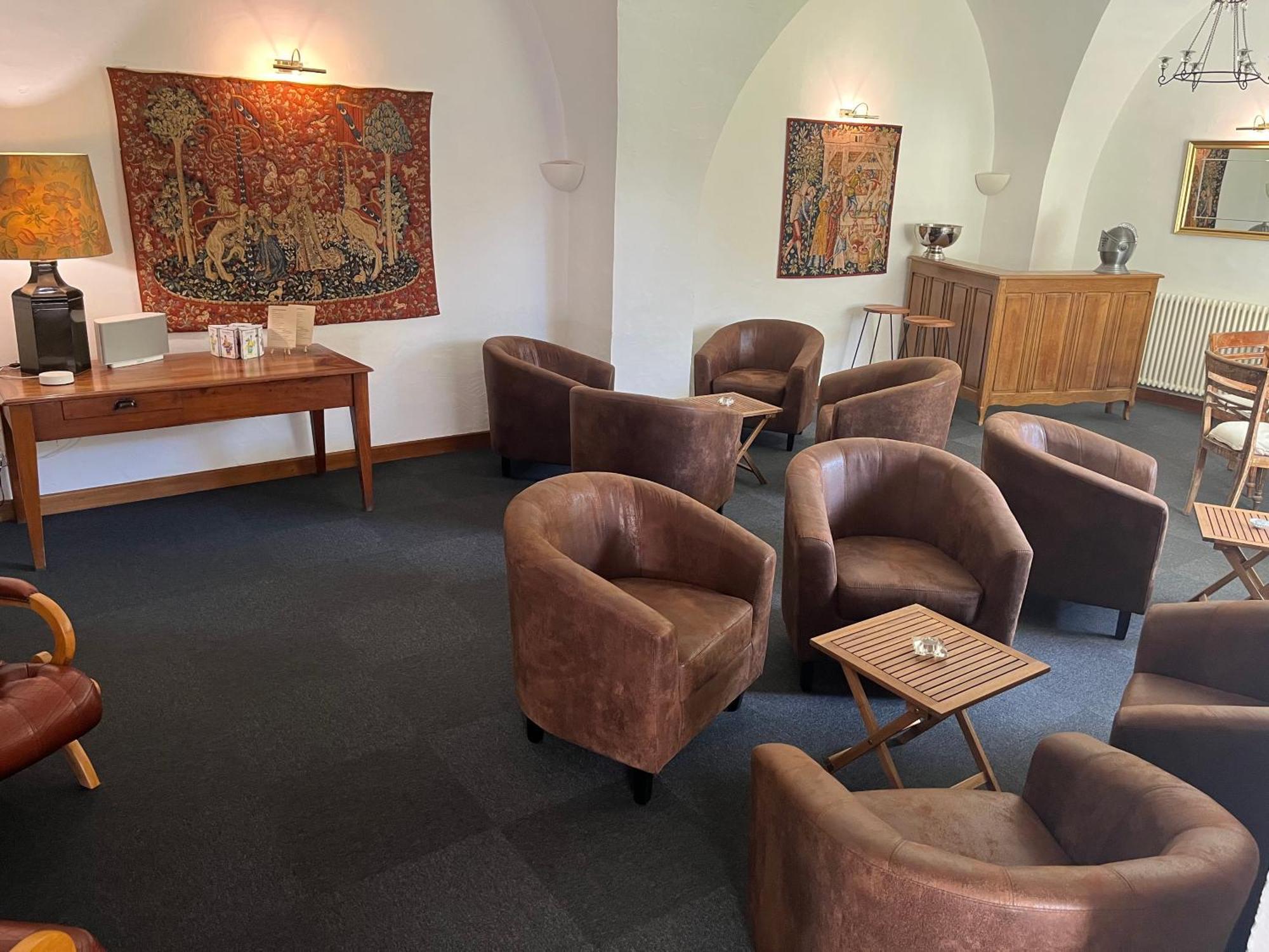 La Cour Carree Hotel Perrier Bagian luar foto